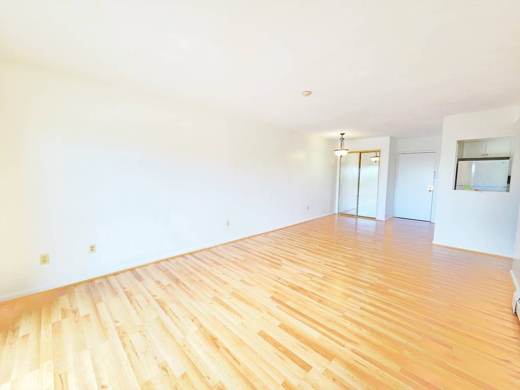 Quincy, MA 02170,111 Warren Ave #4E