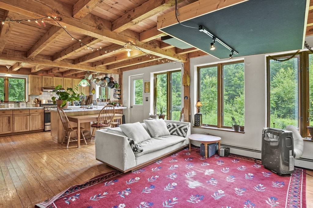 42 Glasheen Road Petersham, MA 01366