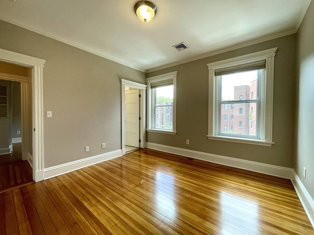 Brookline, MA 02445,5 Strathmore Rd #3