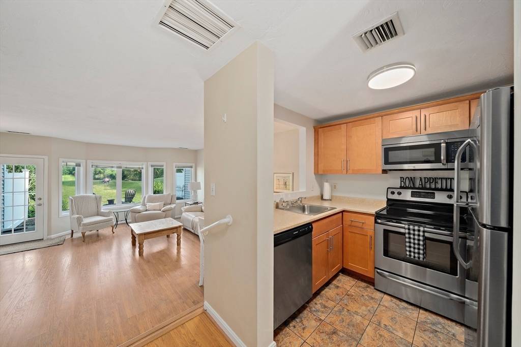 Plymouth, MA 02360,28 Westcliff Dr #28