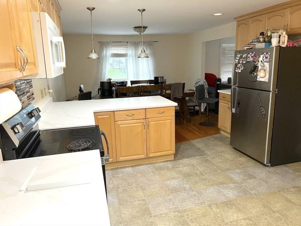 Medford, MA 02155,11 Dell Ave #SF