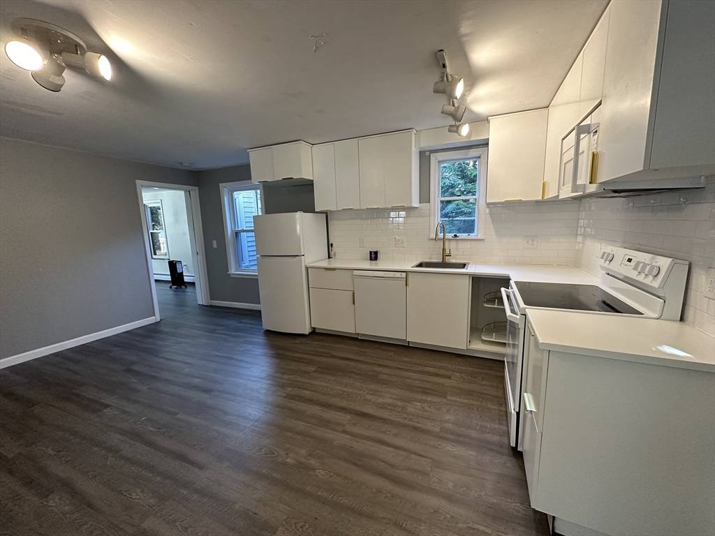 Hopkinton, MA 01748,8 Pike St #8