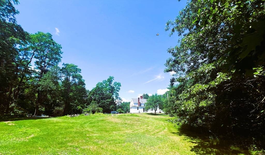 Newton, NH 03858,41 Amesbury Road