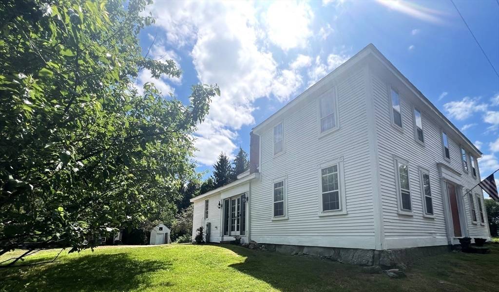 Newton, NH 03858,41 Amesbury Road