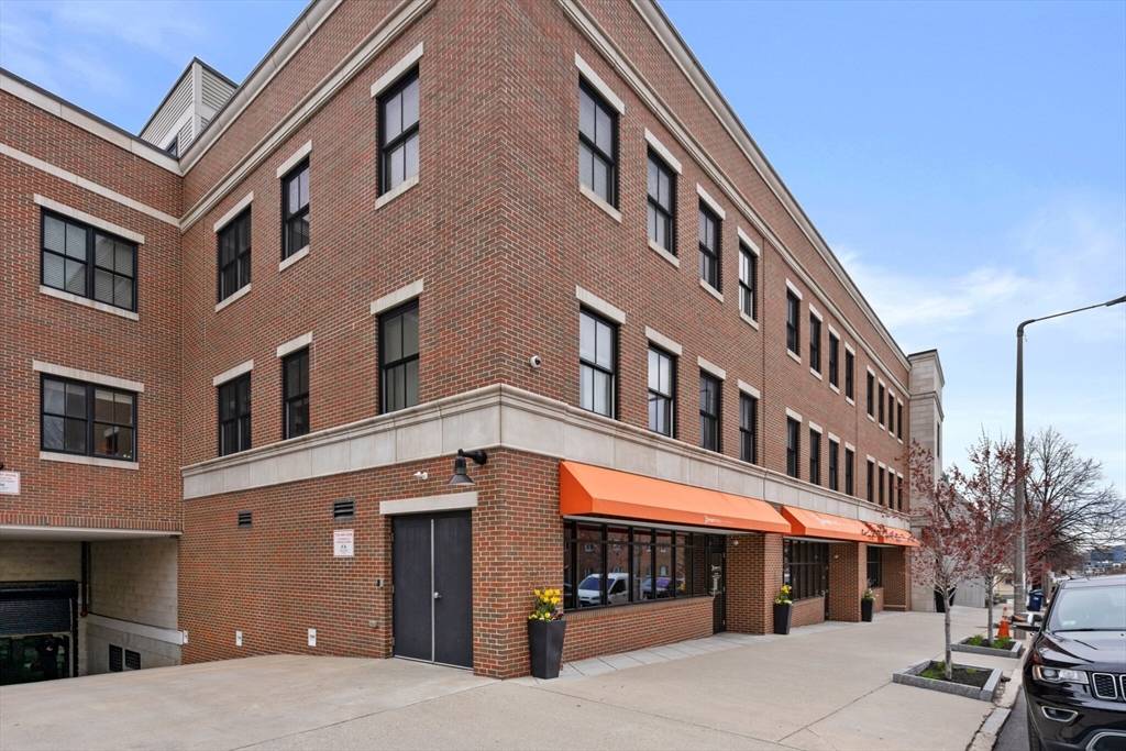 Boston, MA 02135,375 Market #104