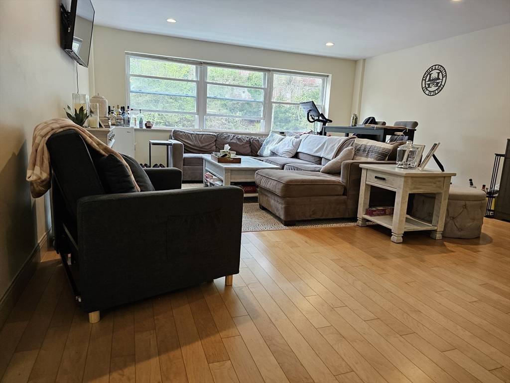 Brookline, MA 02446,1600 Beacon St #507