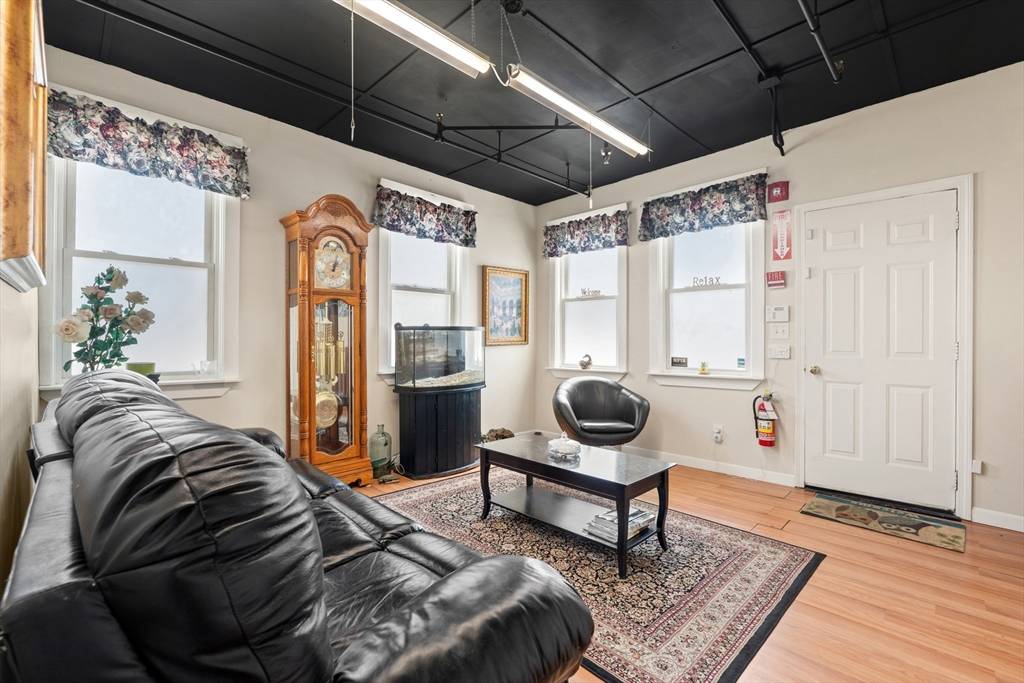 Leominster, MA 01453,22 Laurel St