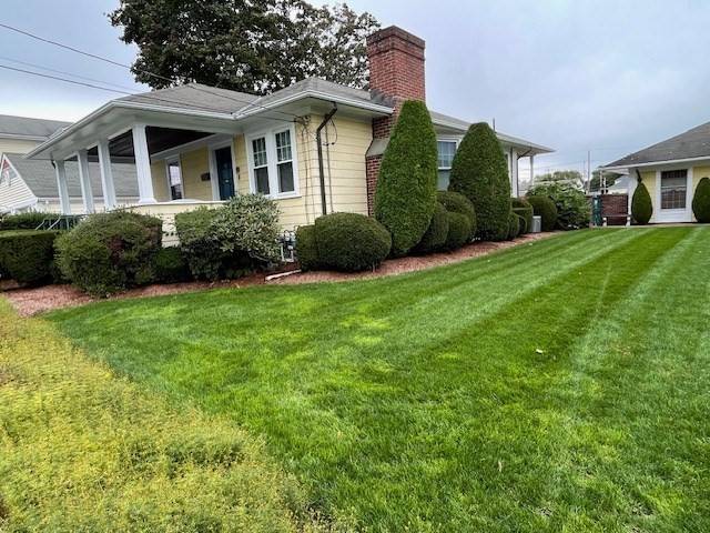 East Providence, RI 02916,12 Buckthorne