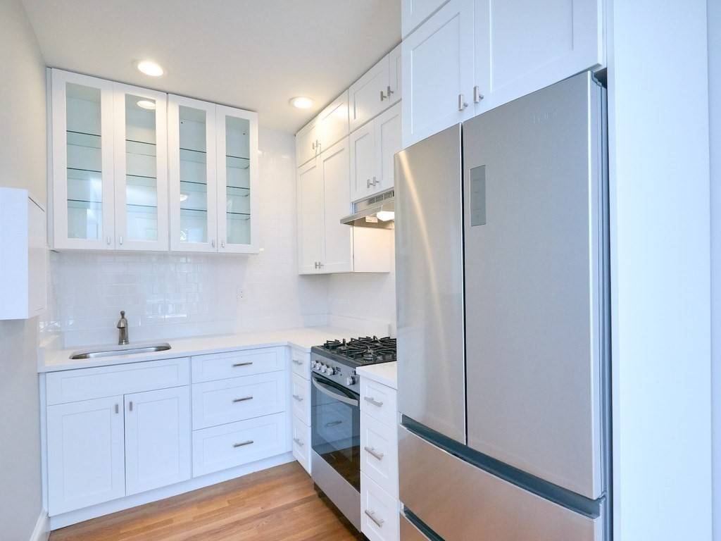 Cambridge, MA 02138,42 Linnaean St #6