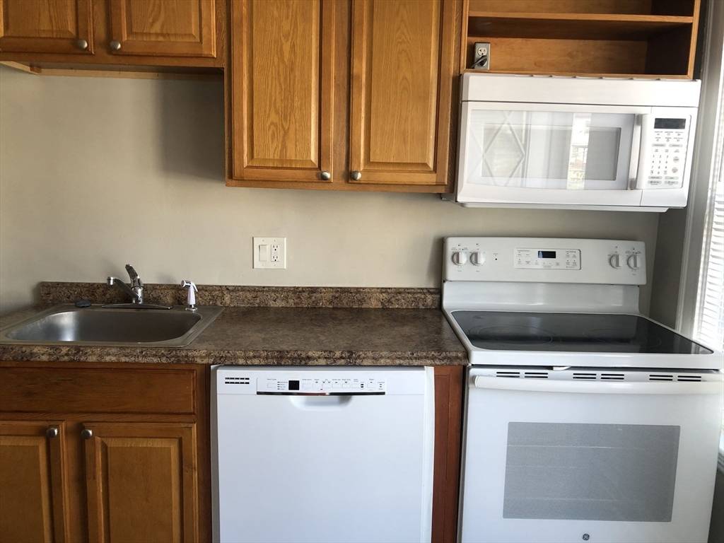 Waltham, MA 02451,11 Banks Street #D