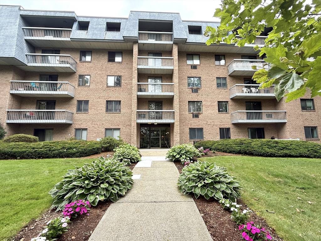 Shrewsbury, MA 01545,65 Commons Dr #502