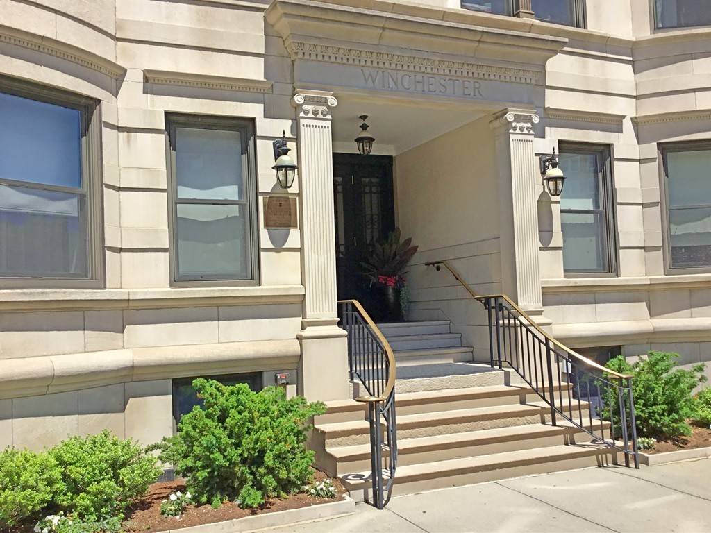 Brookline, MA 02446,Five Winchester #401