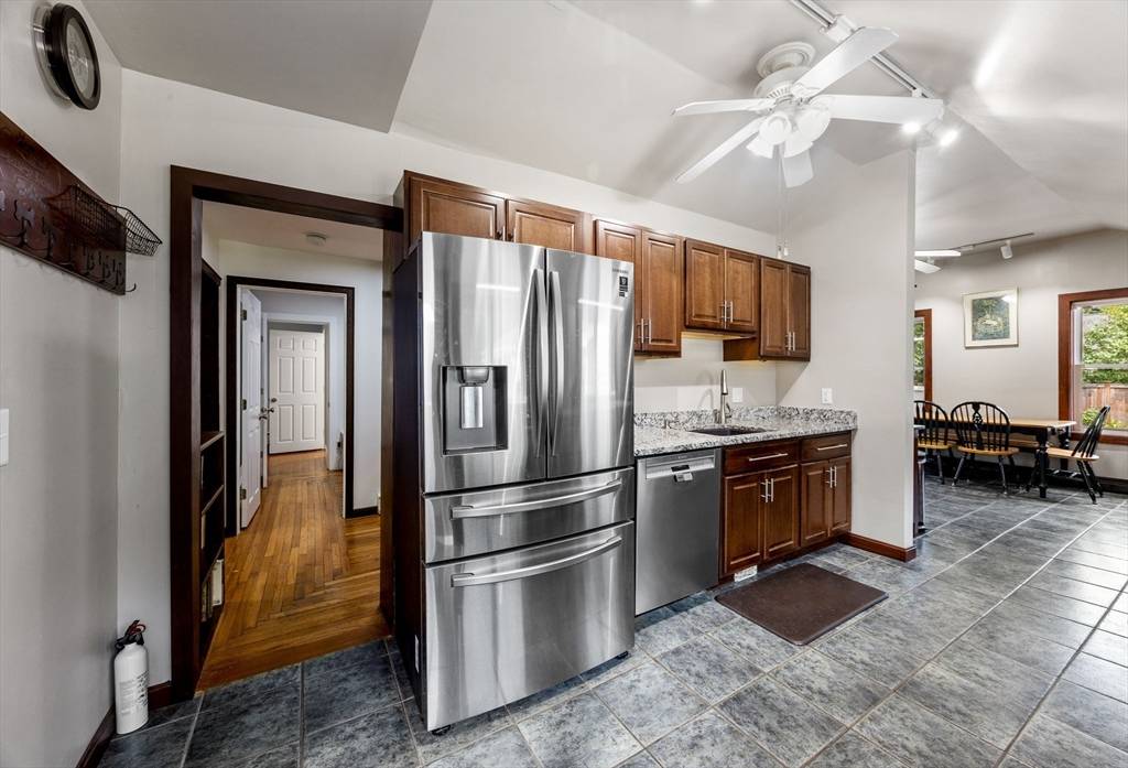 Taunton, MA 02718,845 Middleboro Ave