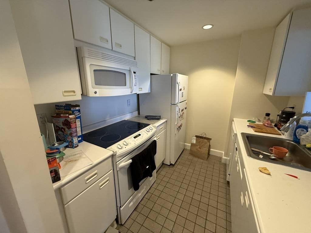 Cambridge, MA 02138,931 Massachusetts Ave #605