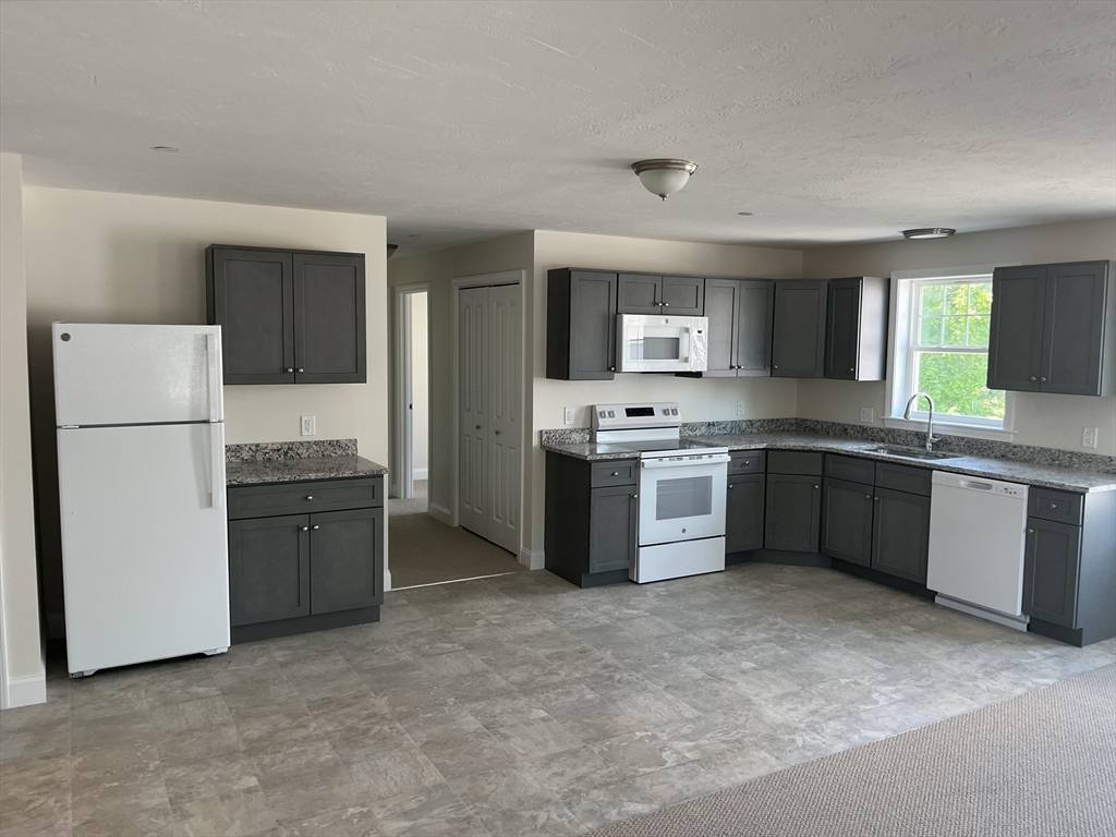 Mansfield, MA 02048,68 Spring Street #B8