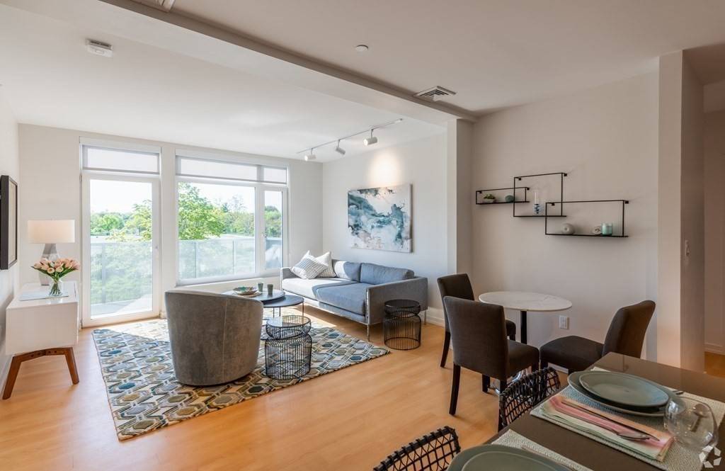 Cambridge, MA 02138,77 New #220