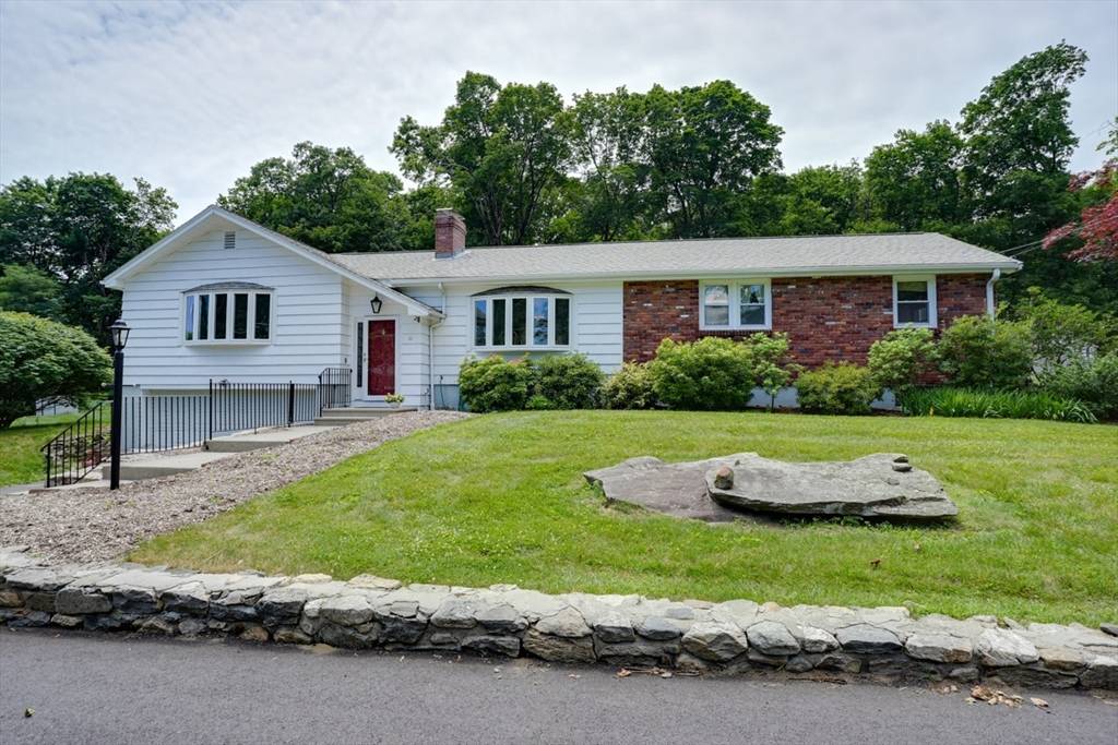 Northborough, MA 01532,11 Warren Dr