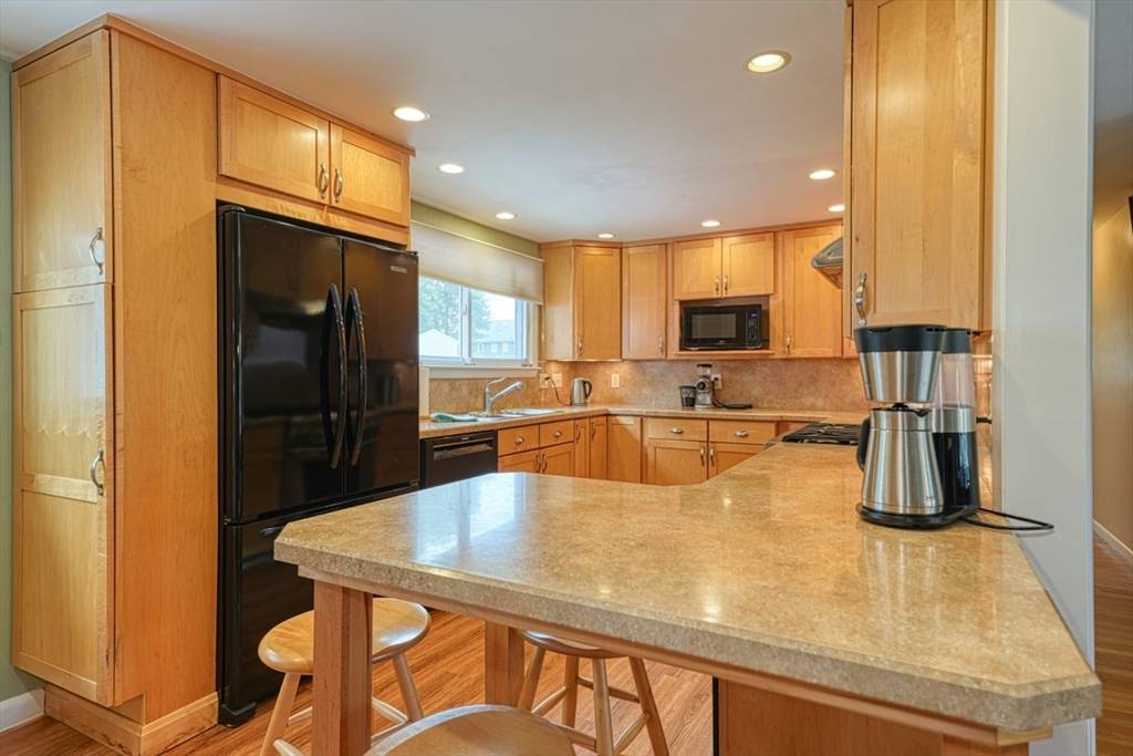 11 Warren Dr Northborough, MA 01532