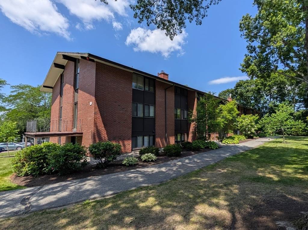 Andover, MA 01810,1 Longwood Drive #105