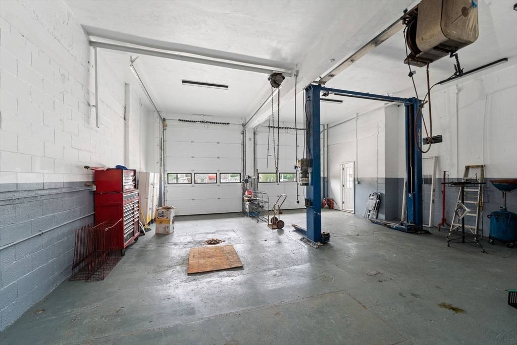 2147 Acushnet Ave New Bedford, MA 02745