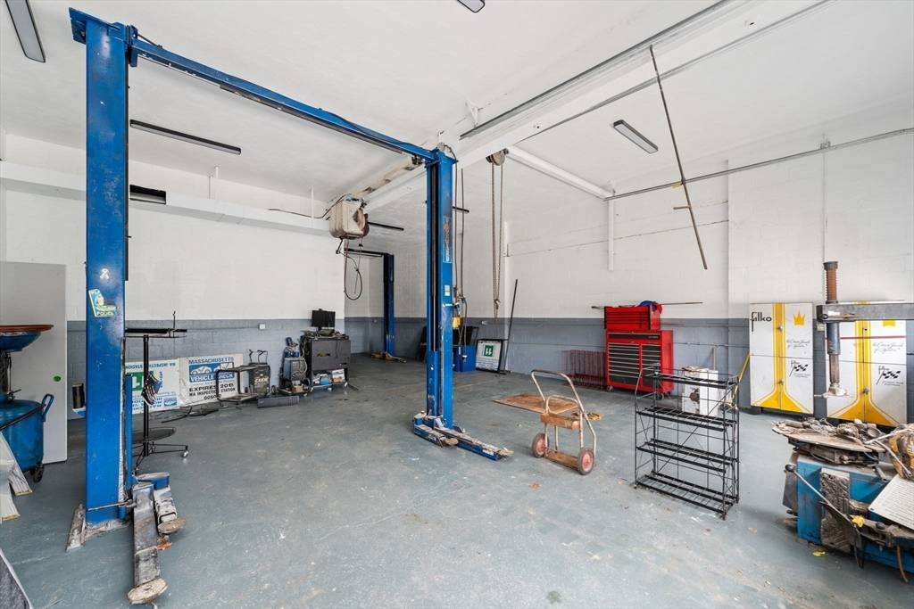 2147 Acushnet Ave New Bedford, MA 02745