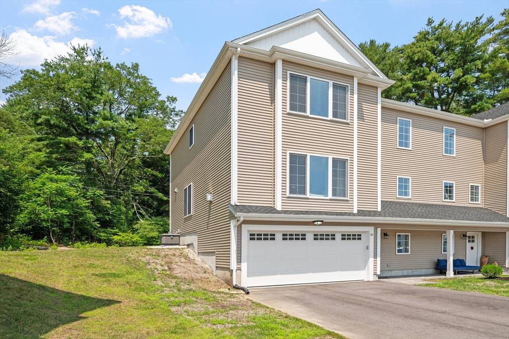 Uxbridge, MA 01569,41 Pouts Lane #41