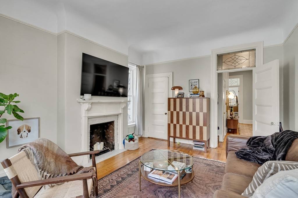 Brookline, MA 02445,1874 Beacon St #3
