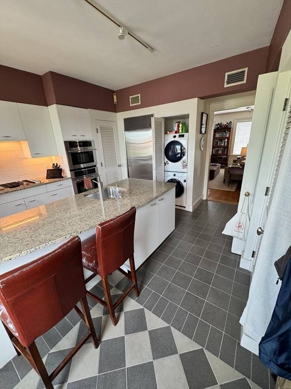 Cambridge, MA 02141,61 Otis St #3
