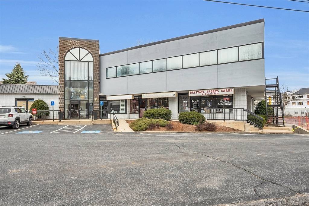 Framingham, MA 01701,861 Edgell Rd