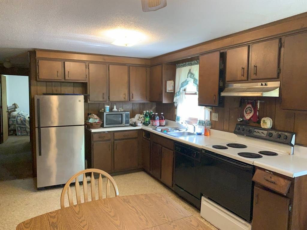 389 Breakneck Rd Southbridge, MA 01550