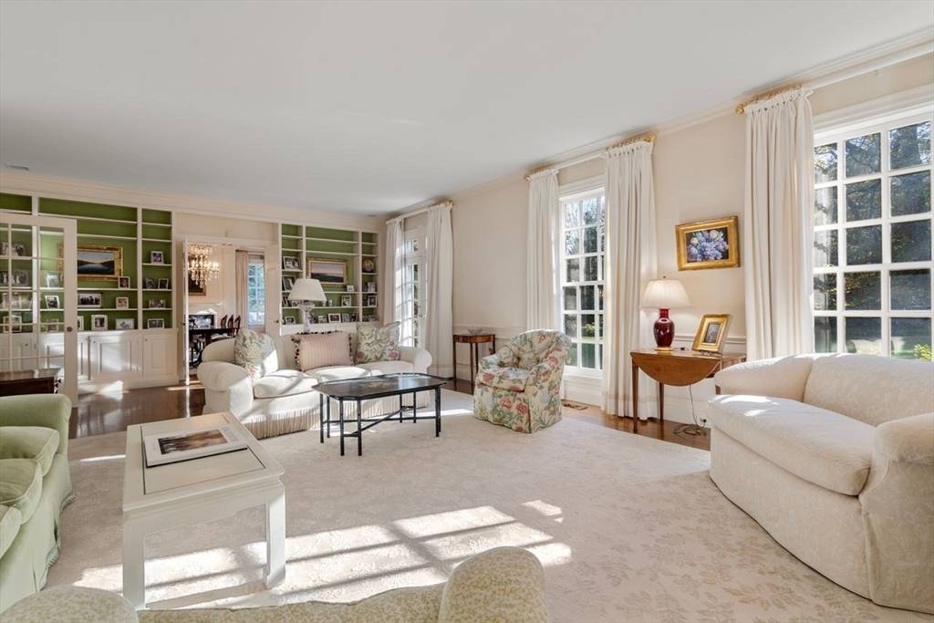 Brookline, MA 02445,71 Sears Rd
