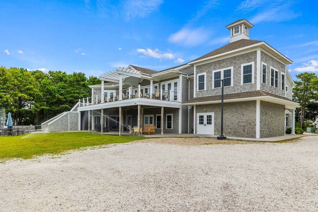 Falmouth, MA 02536,381 Seacoast Shores