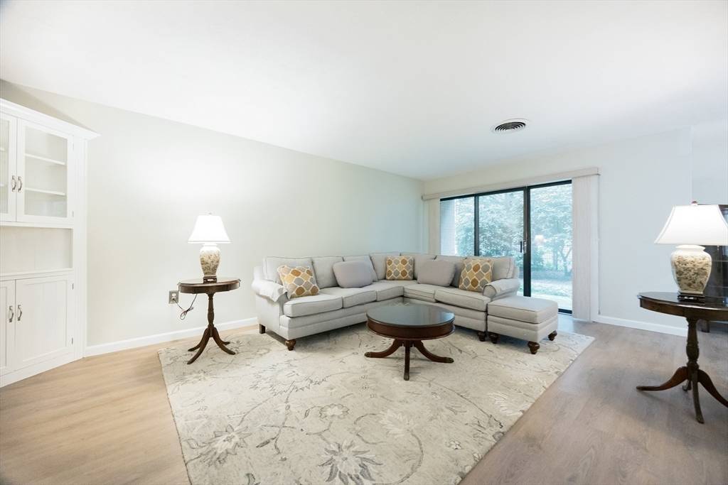 Taunton, MA 02780,31 Church Green #101