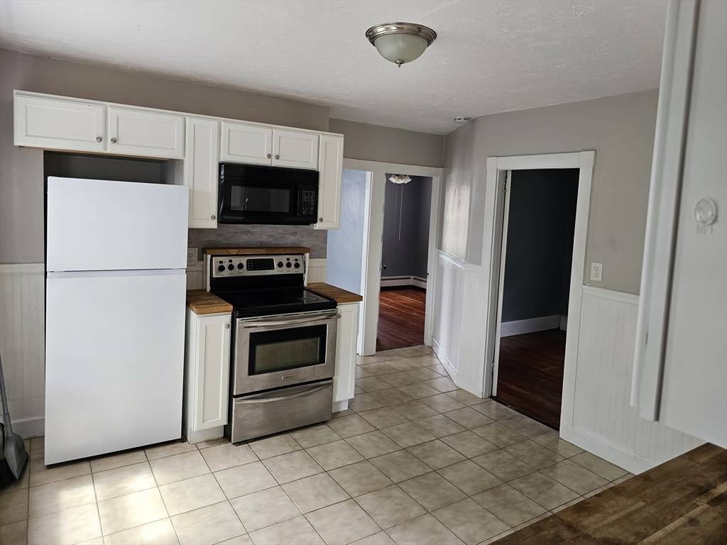 Taunton, MA 02780,7 Taylor Street #2
