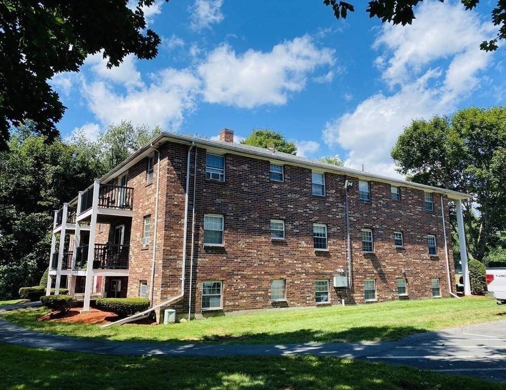 North Andover, MA 01845,12 Walker Rd #1