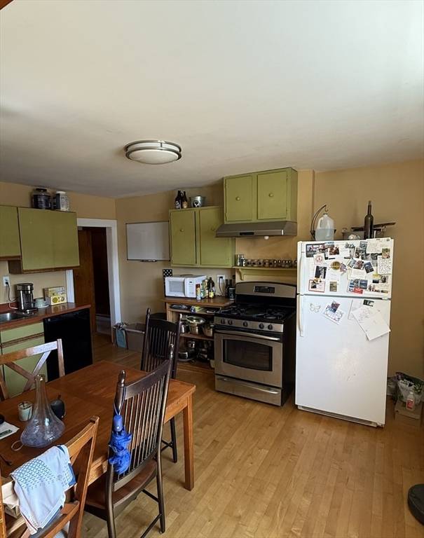 Cambridge, MA 02141,54 Webster Ave #3R