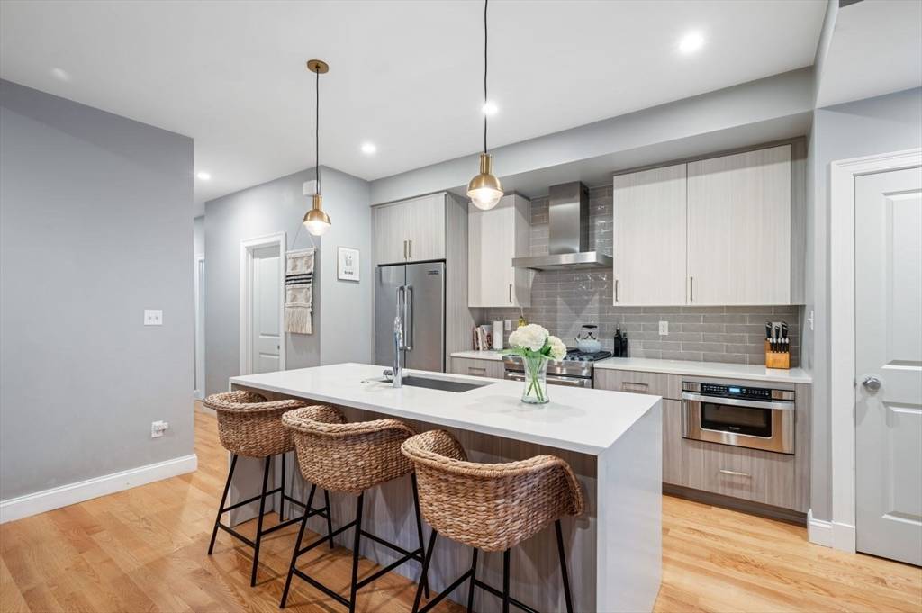 Boston, MA 02127,756 E 6th #1