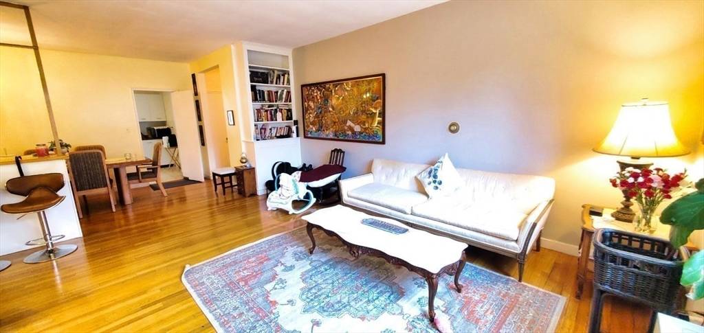 Brookline, MA 02446,573 Washington St #19