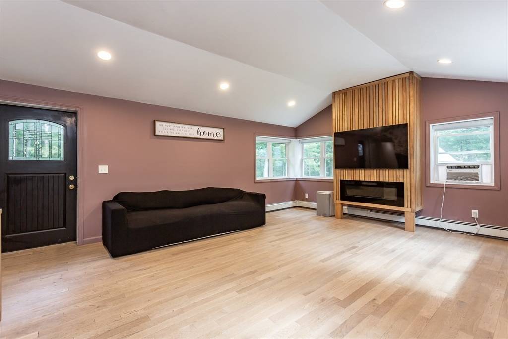 Norton, MA 02766,70 Oak St