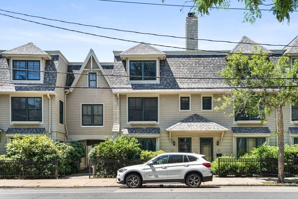 Brookline, MA 02445,249 Cypress Street #249