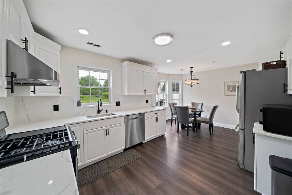 Walpole, MA 02081,158 Clear Pond Dr #158