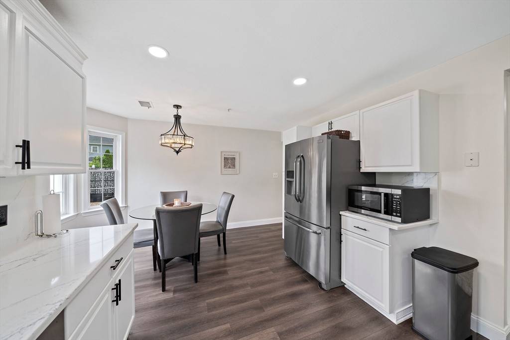 Walpole, MA 02081,158 Clear Pond Dr #158