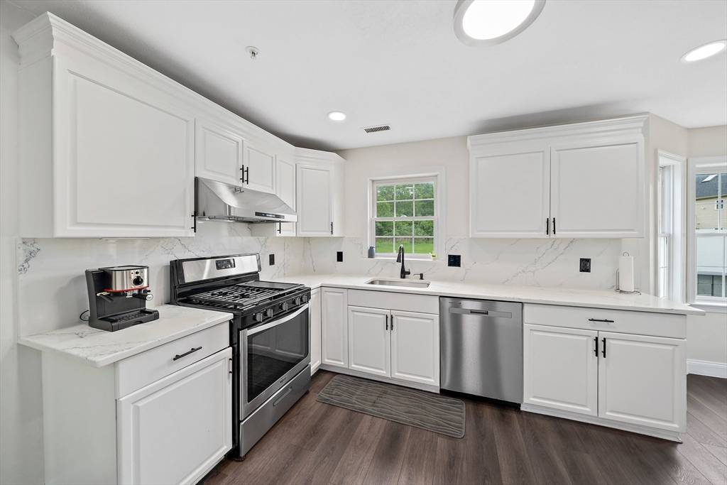 Walpole, MA 02081,158 Clear Pond Dr #158