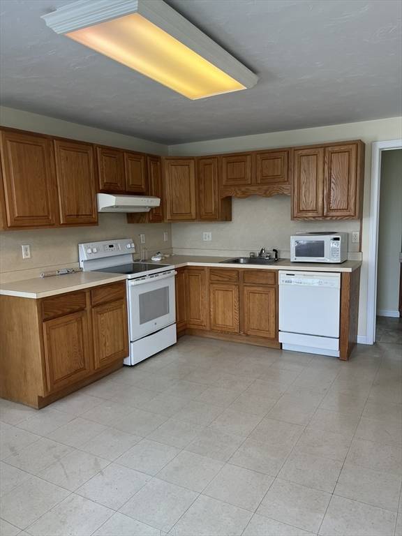 Clinton, MA 01510,125 Clark Street #B