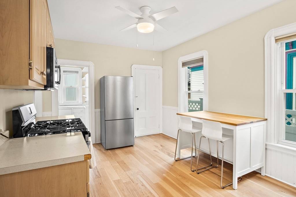 Somerville, MA 02144,10 Cottage Ave #10
