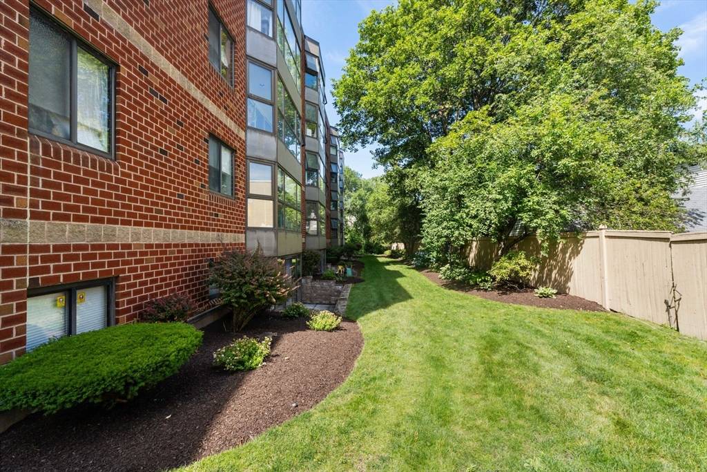 Arlington, MA 02476,975 Mass Avenue #106