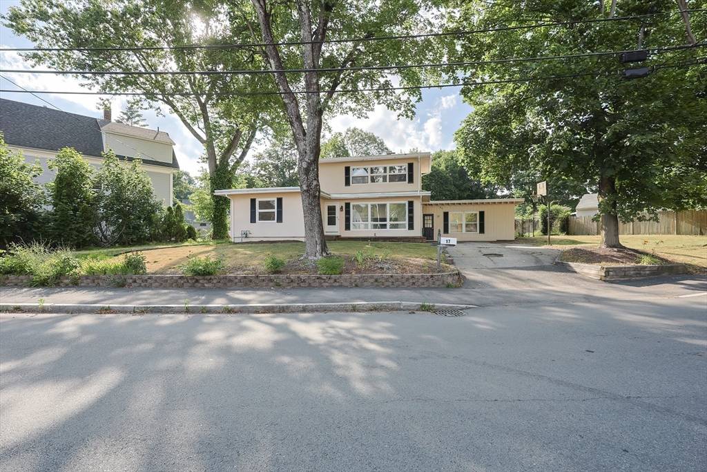 North Attleboro, MA 02760,17 Arnold Rd
