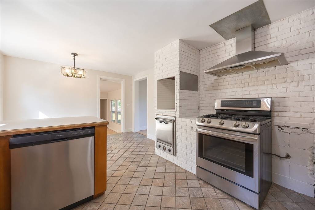 17 Arnold Rd North Attleboro, MA 02760