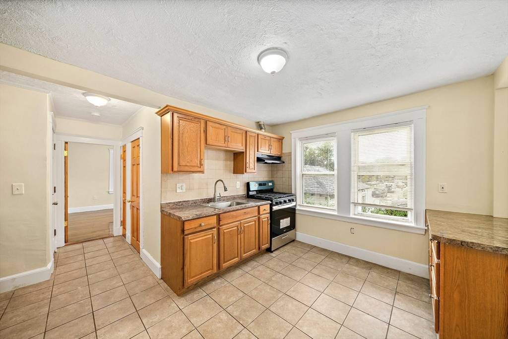 Boston, MA 02136,742 River St. #1