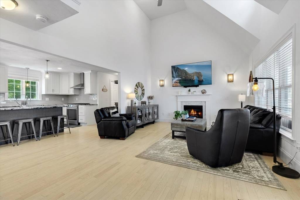 9 Titicut Ave Bridgewater, MA 02324